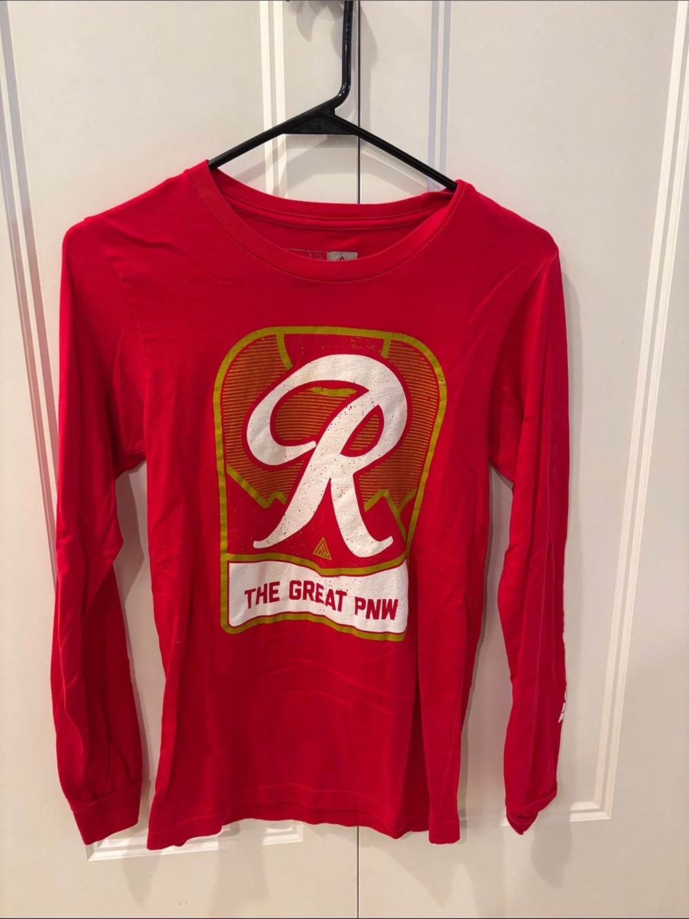 Red Women’s Rainier Long-Sleeve Graphic Tee